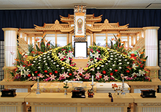 祭壇の生花で好きな花を指定できますか？